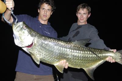 u25/mike_rementer/medium/15109822.jonahandharoldwith37lbtarpon040503.jpg