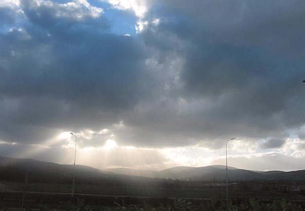 u25/mosko/upload/14708250.lightsclouds.jpg