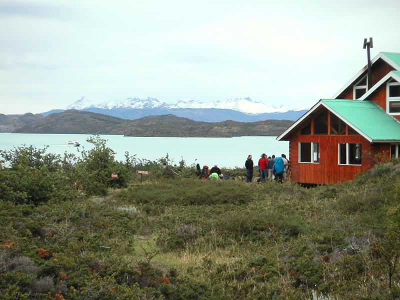 Ferry arriving at Refugio Pehoe