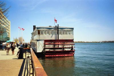 This is a floating restaurant.