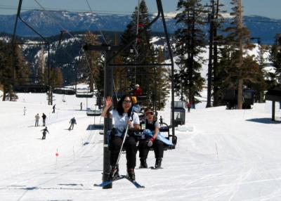 u25/rkeist/medium/14958131.030330_LakeTahoe_Anna_Madeline_skiing.jpg