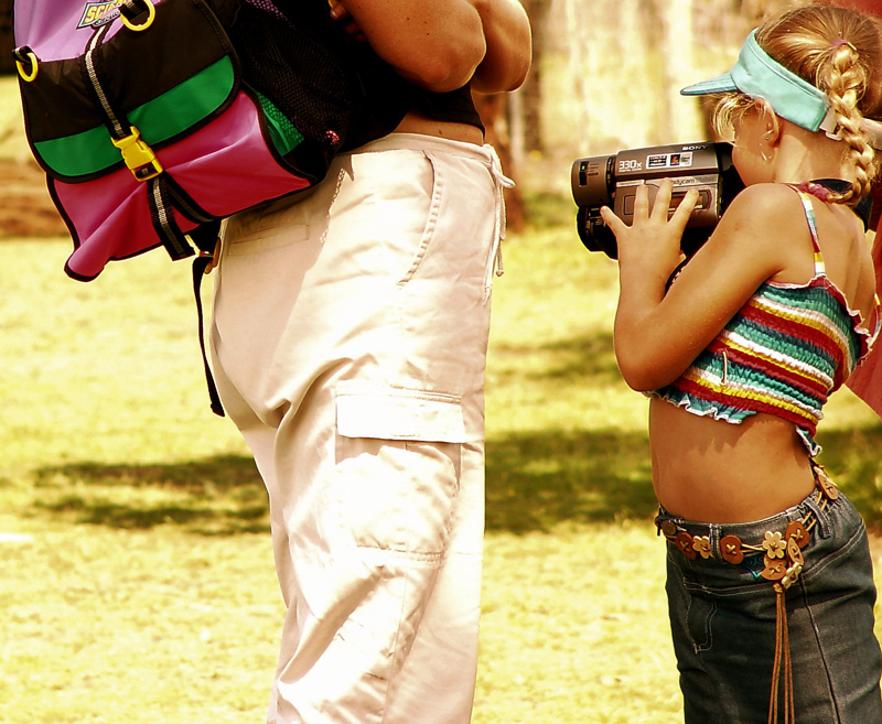 <b>Hold it Mom</b><br><font size = 1>enoack