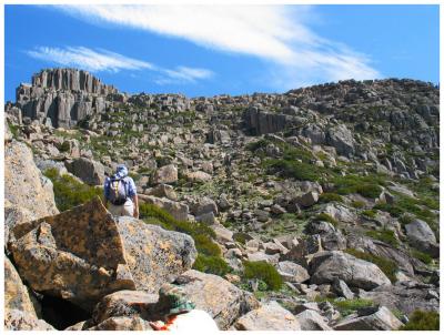 Climbing the steep north-east ridge (3)