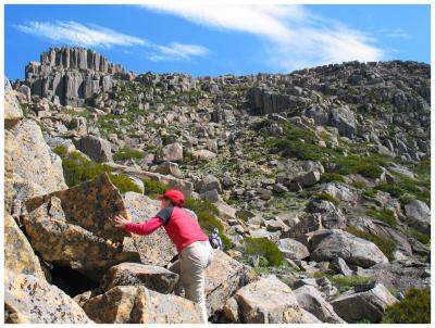 Climbing the steep north-east ridge (4)