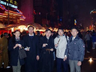 Group photo at the Wang Fu Jing night market.