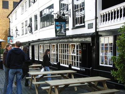 lunchtime stop at the george, borough high street