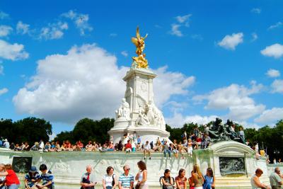 Crowded Buckingham Palace