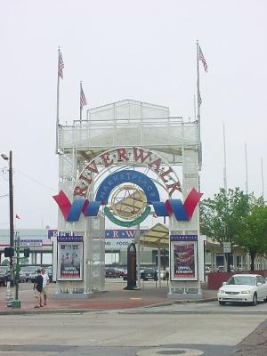 RiverwalkArch.jpg