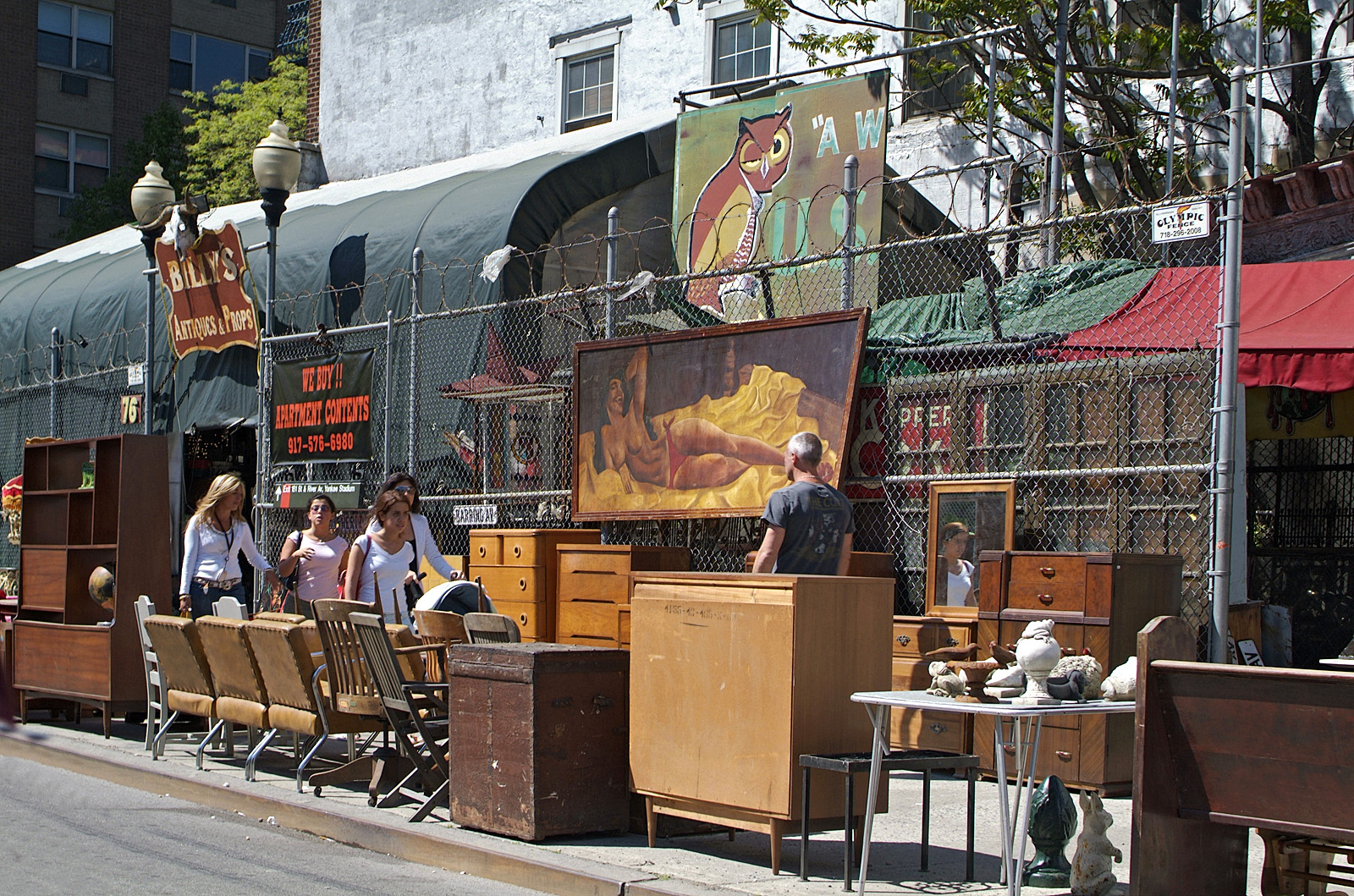 Billys Antiques & Props