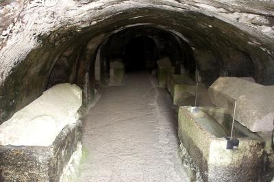 Cave of the Coffins (1069ae)