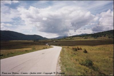 Route vers Plitvice. Croatie. Juillet 2000.
