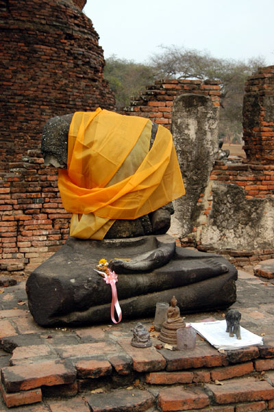 There are many headless Buddhas at Ayutthaya