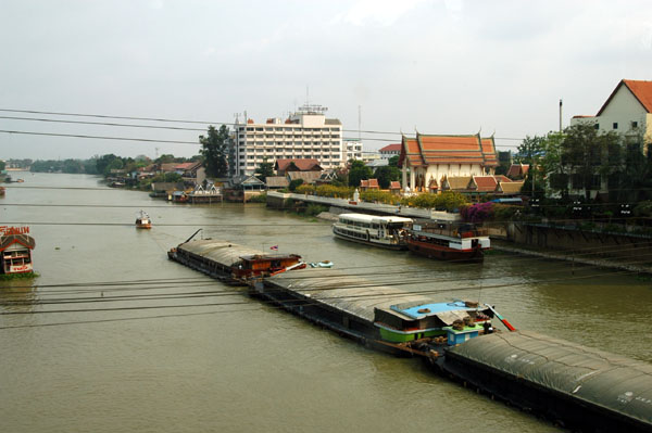 Barge passing under the Mae Nam Pasak Bridge, Ayutthaya