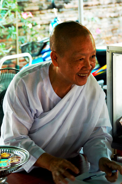 Buddhist nun, Wat Yai Chai Mongkon