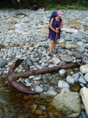 u26/briansolar1/medium/31708888.westcoasttrailshipwreckanchoronbeach.jpg