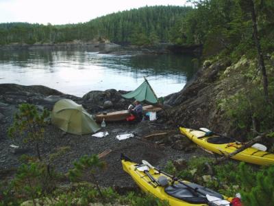 Port  Hardy  kayak- tent tarp kayaks and small beach - Vancouver island
