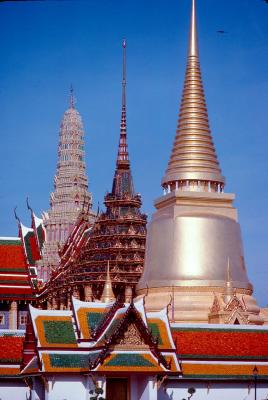 3-Stupas-Grand-Palace.jpg
