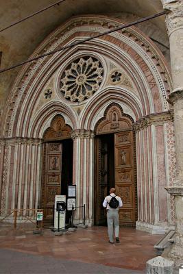 u26/chammett/medium/43944289.S.Francescolowerdoors.jpg