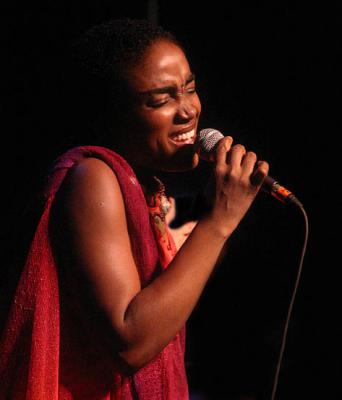 u26/chantalurbain/medium/43672897.EmelineMichel.jpg