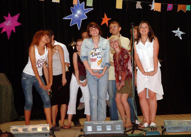 9th grade students entertain