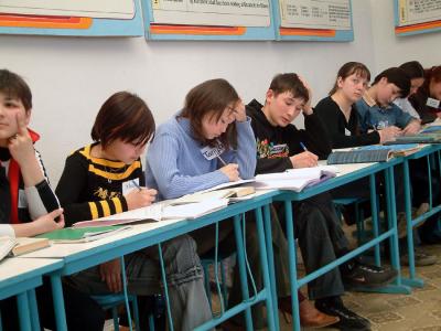 Nikolivesk students April 04