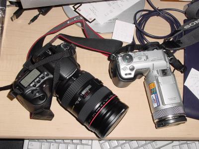 comparing size of F717 to Canon20D