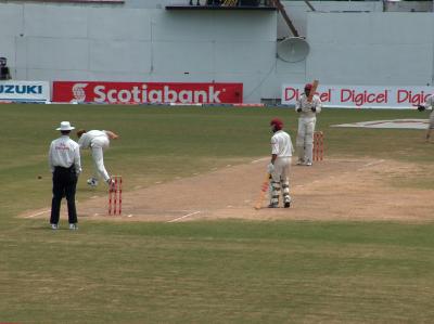 Cricket Gayle defends against Pollock