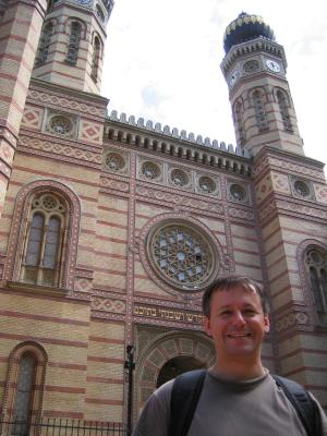 Budapests Largest Synagogue - Tony Curtis funded restoration!