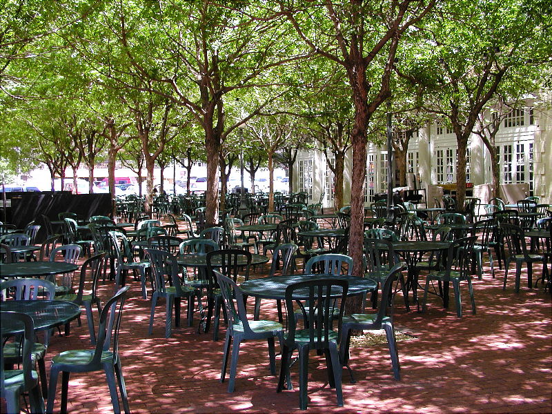8.0s outdoor restaurnant & club