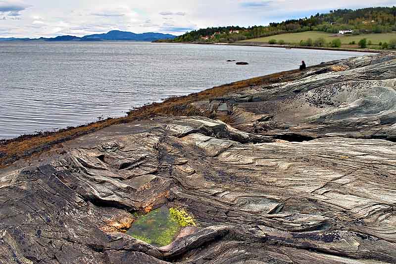Stone and waves *