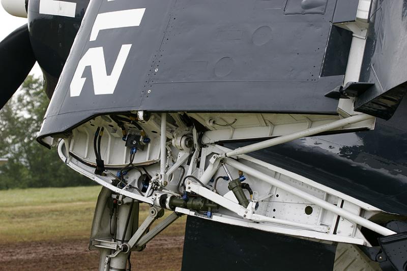 Chance Vought F4A - 5NL Corsair - Dispositif de pliage des ailes