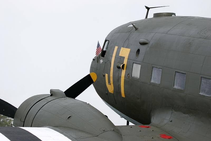 Douglas C-47 DC-3 militaire