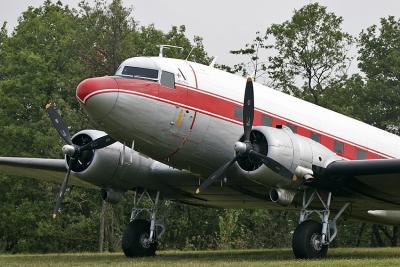 Douglas C-47 DC-3 civil surnomm Dakota