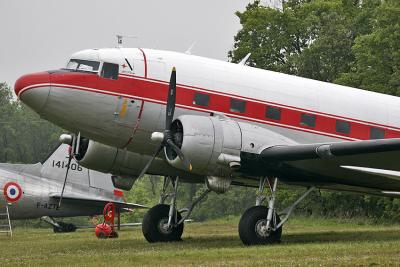 Douglas C-47 DC-3 civil surnomm Dakota