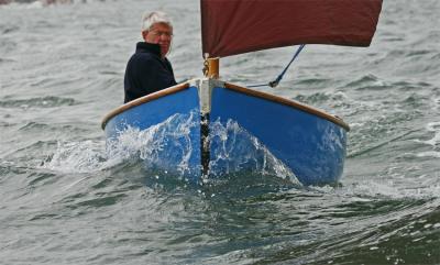 Vague sur une trave bleue