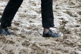 Arodrome de Cerny aprs la pluie, les pieds de quelquun qui vient darriver...