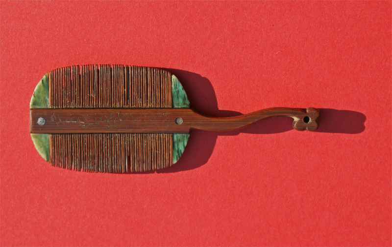 Peigne chinois en bois et os teint (N255)