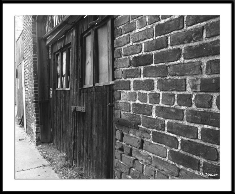 5/20/05 - Doors of the Past<br><font size=3>ds20050516_0001amwF Old Door.jpg</font>