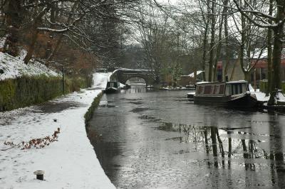 Narrowboats on the Huddersfield Canal in Uppermill 106