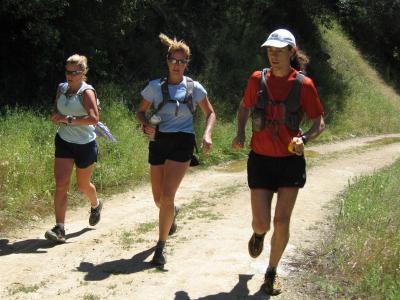 Eva & Joanne running with Scott