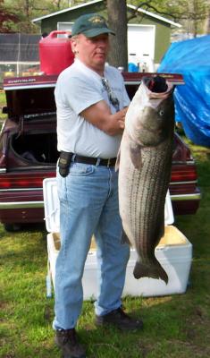 BILL MANGUM WITH 48 INCH LUNKER CAUGHT ON DAVE REITZS WIDGEON AT THOMAS POINT SHOAL 04-24-04