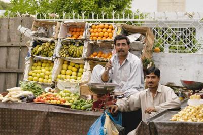 Fruit vendors in Dadyal