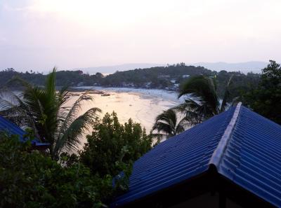 haad rin sunrise beach from our 3 pound bungalow sleeping 3