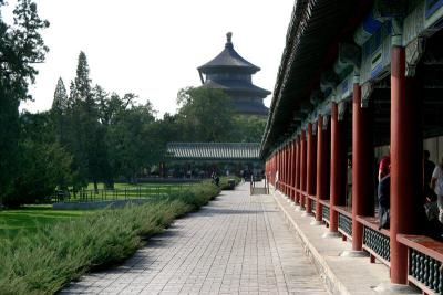 Walk to the Temple of Heaven