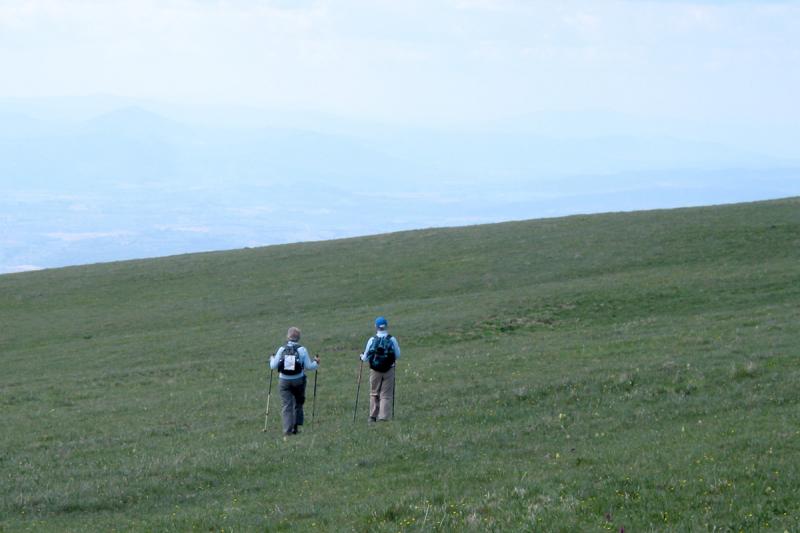 Vast meadows cover the summit of Monte Subasio 