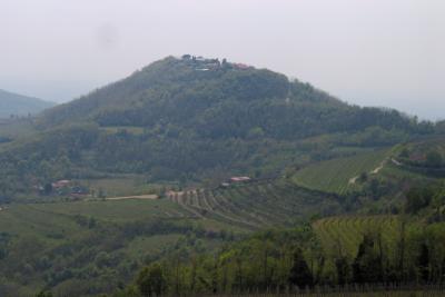 Villa Beatrice atop Monte Gemola