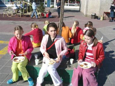 BBQ bij basisschool De Waaier 18 mei 2005