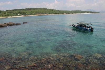 Boat on Tai Tong Wan 2