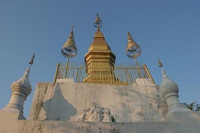 Temple at top of Phu Si