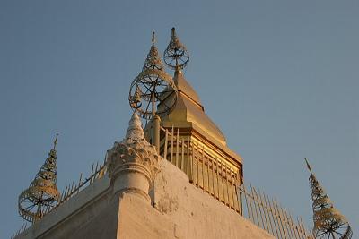 Sun on Temple at top of Phu Si